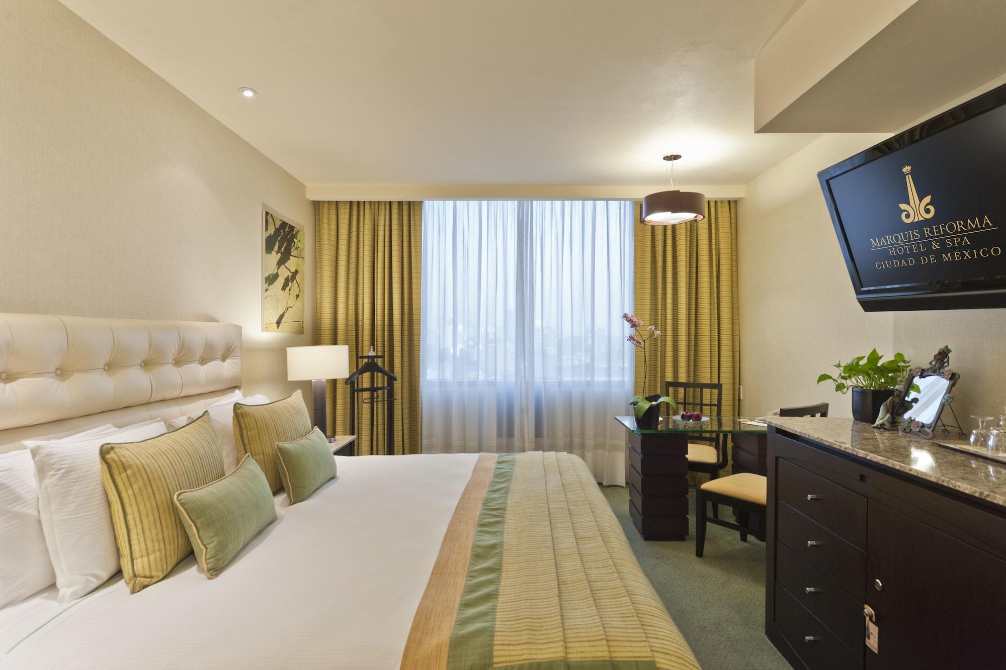 Deluxe, 1 King or 2 Double Beds