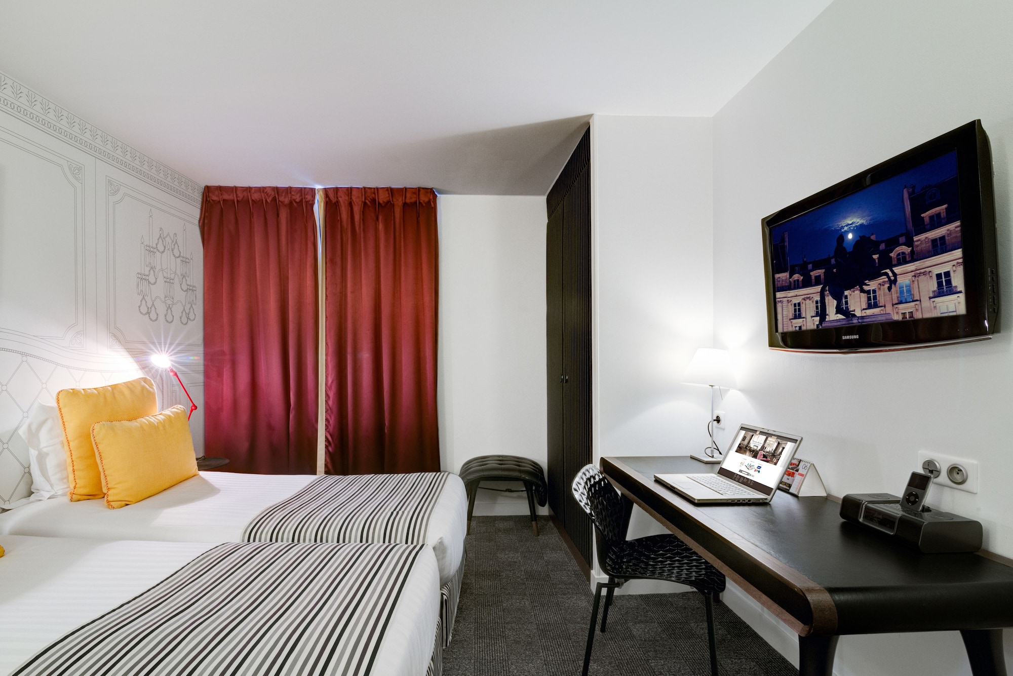 SUPERIOR, TWIN BEDS