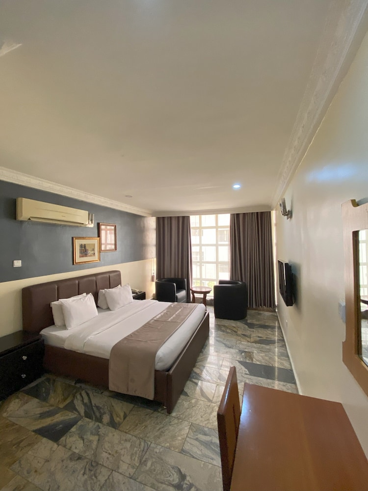 3j Apos S Hotel Ltd 24/64