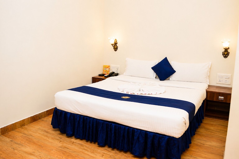 Deluxe, King Bed