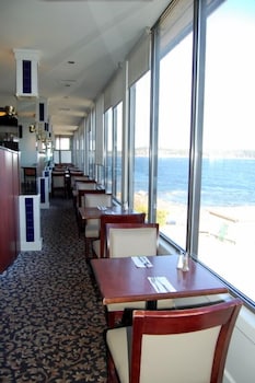 Anchor Inn And Suites 26/34
