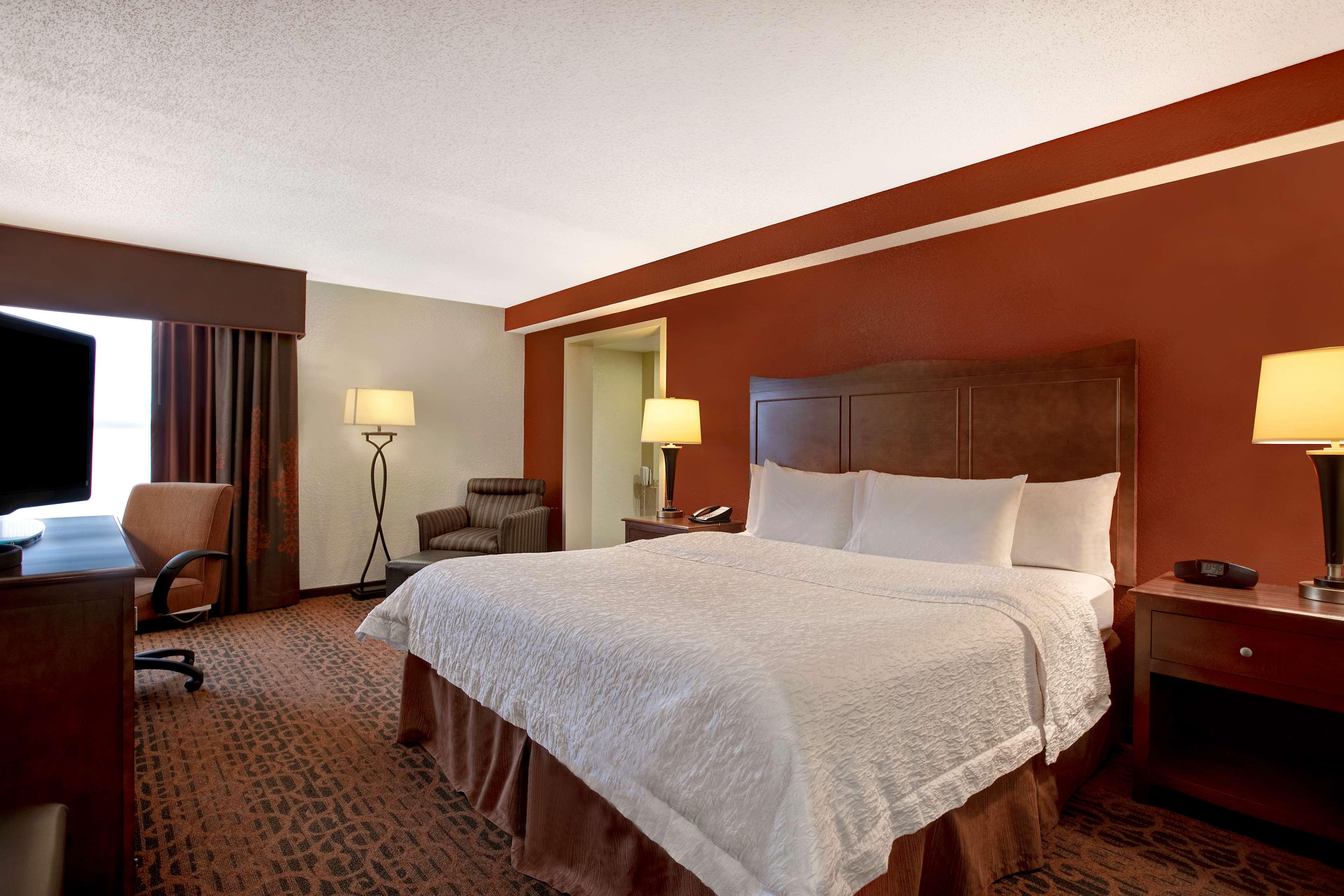 ROOM, KING BED, JETTED TUB, BATHTUB