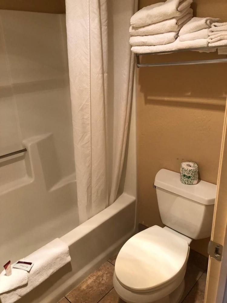 Claridge Inn 56/57