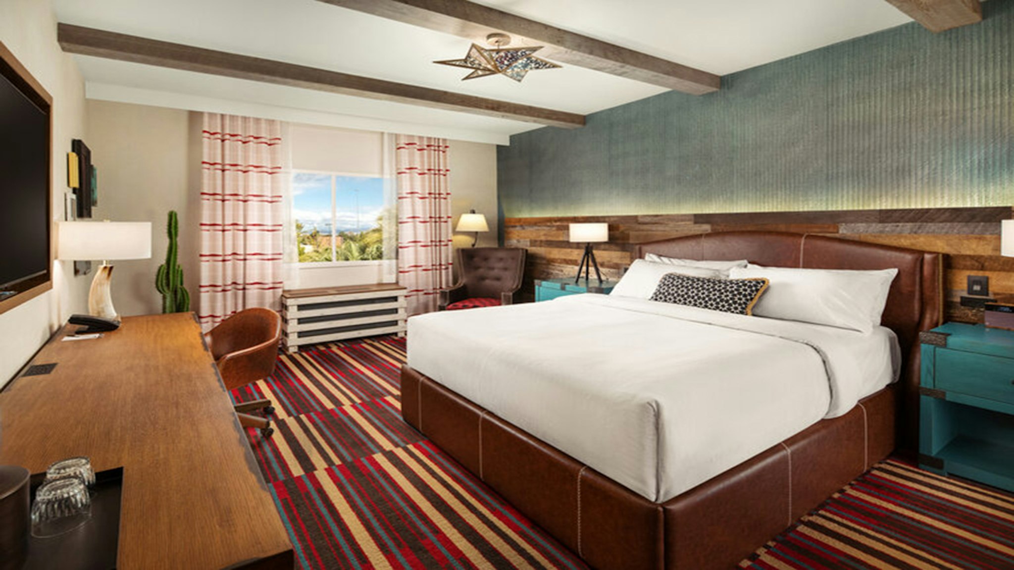 LODGE, KING BED, POOL VIEW