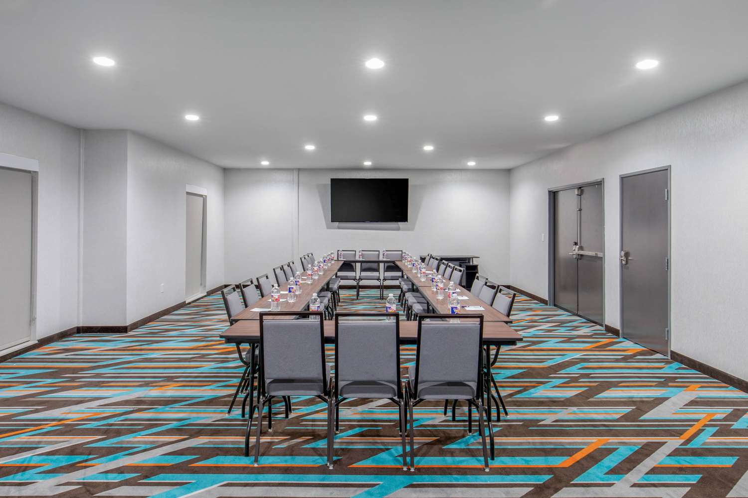 Clarion Inn & Suites Dfw North 40/49