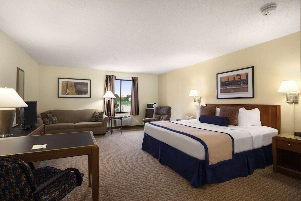Days Inn by Wyndham Oglesby/ Starved Rock 8/20