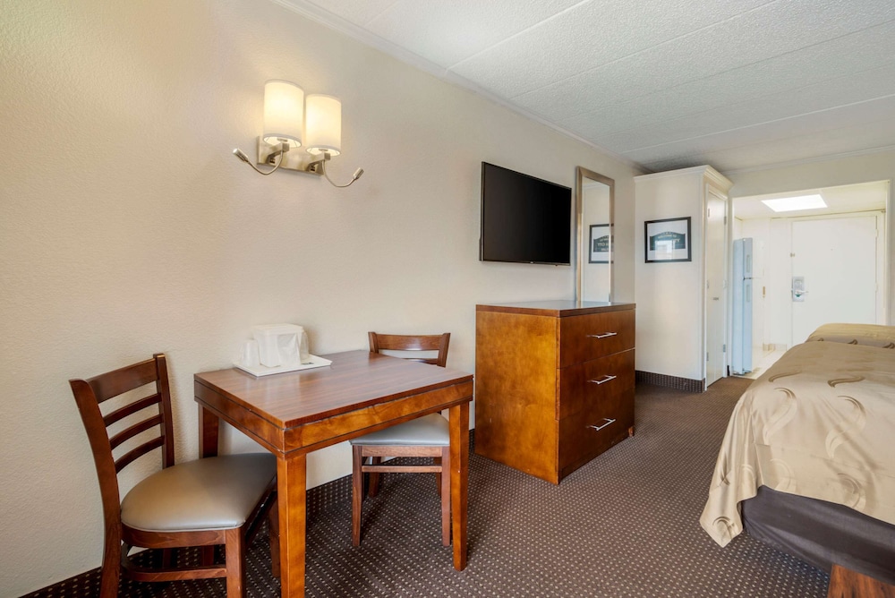 Quality Inn & Suites Ocean City Fenwick 29/52