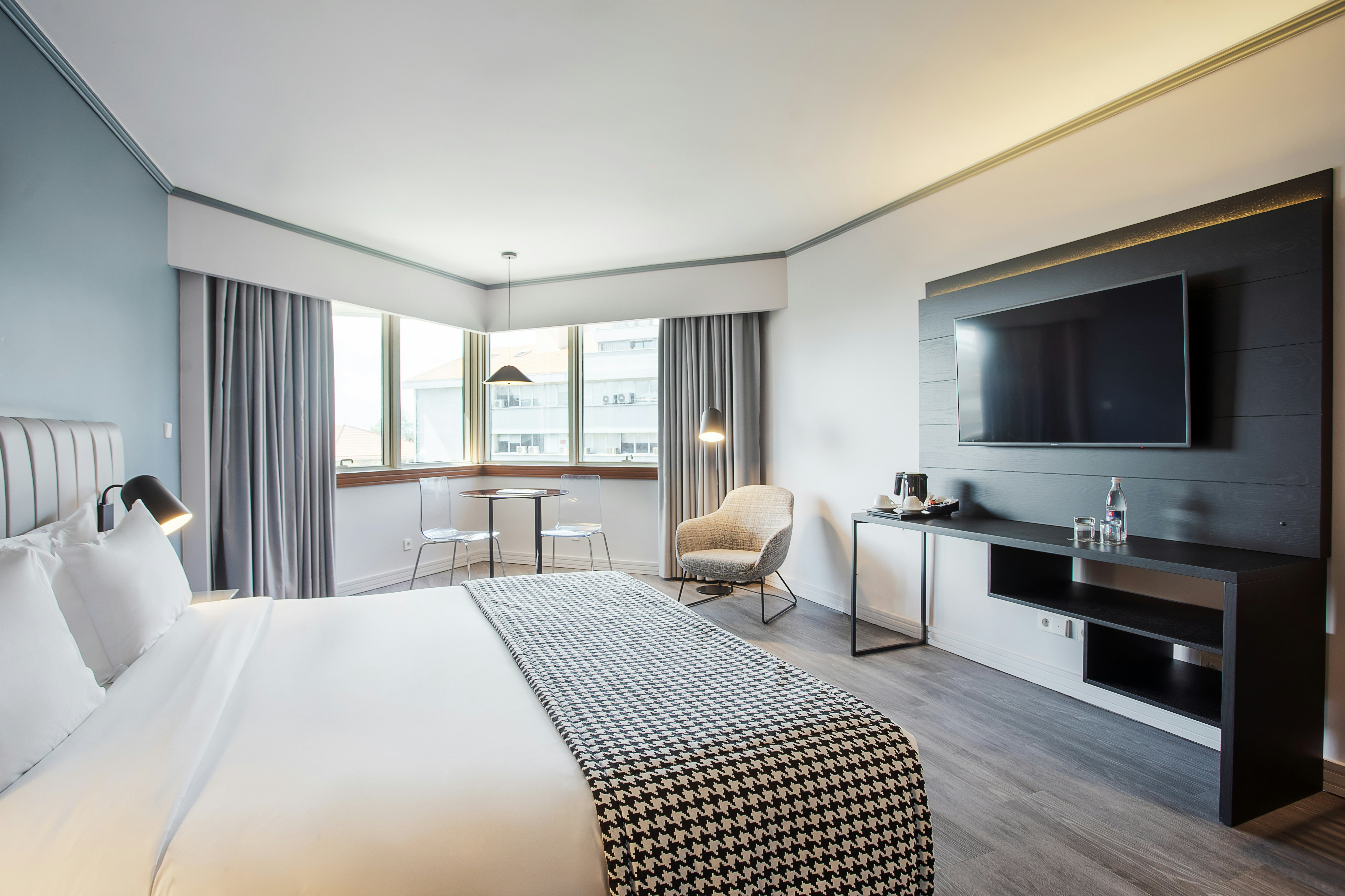Comfort, Queen Bed