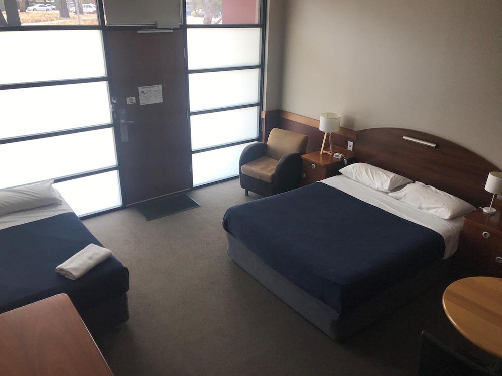 HIGHLANDER HOTEL 19/51