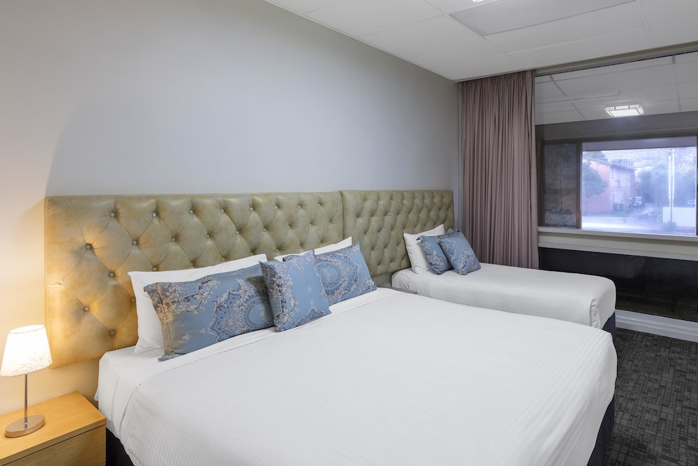 Adelaide Granada Motor Inn 32/65