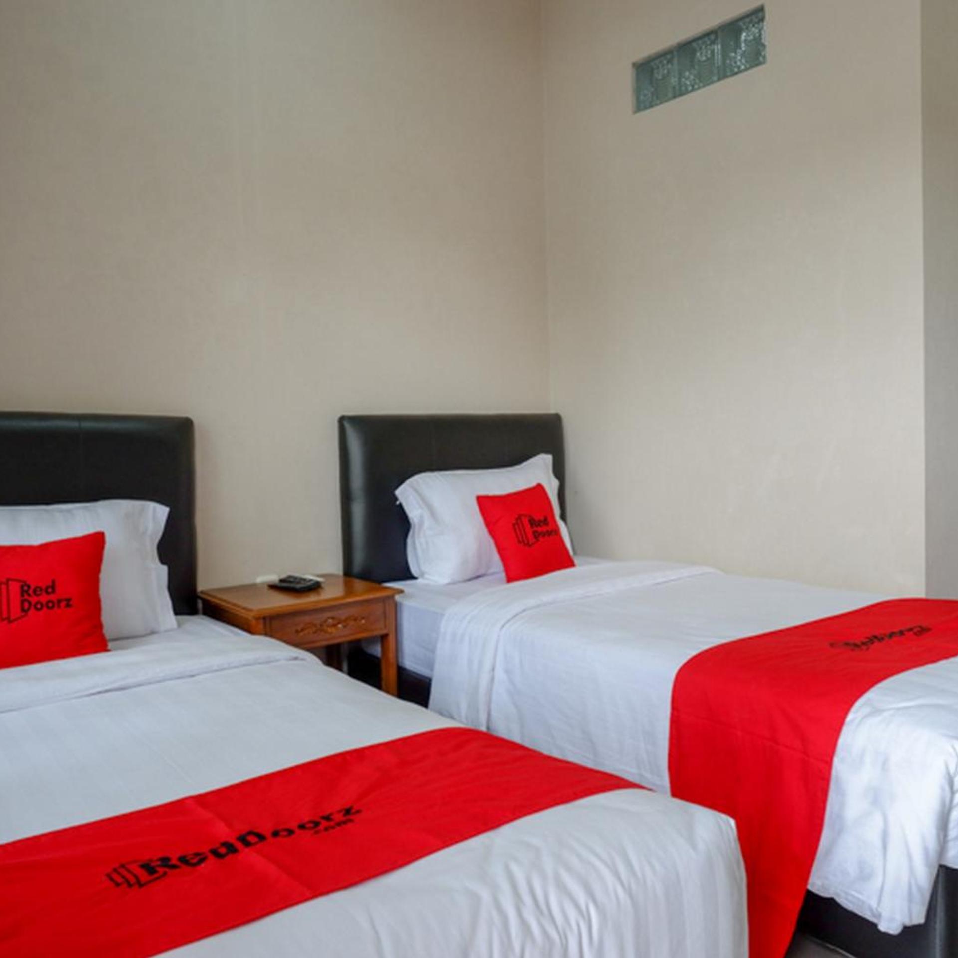 RedDoorz @ Jalan Majapahit Semarang 13/56