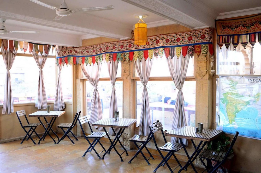 Hotel Shahi Palace 53/63