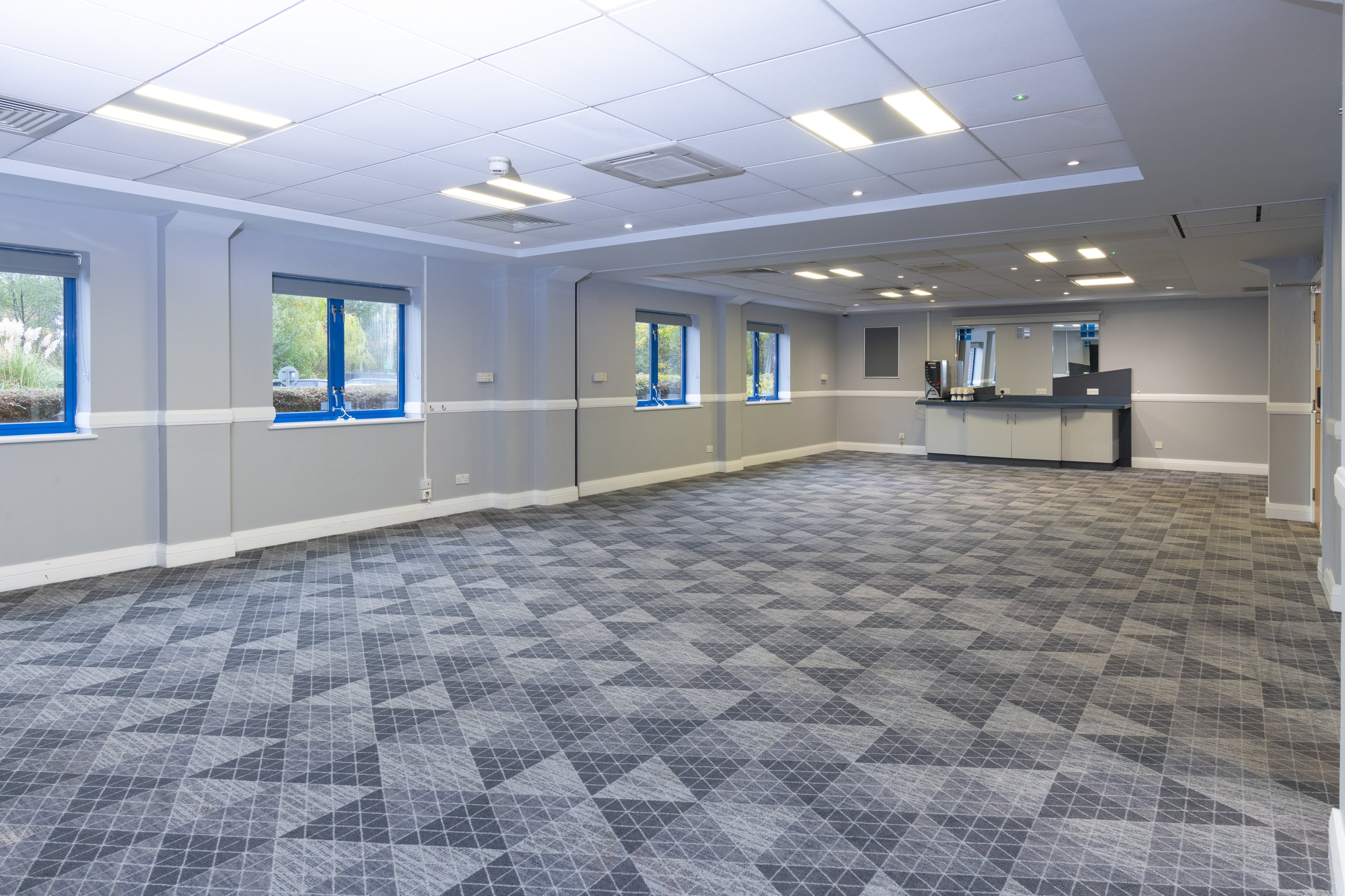 HOLIDAY INN EXPRESS BIRMINGHAM NEC 69/73