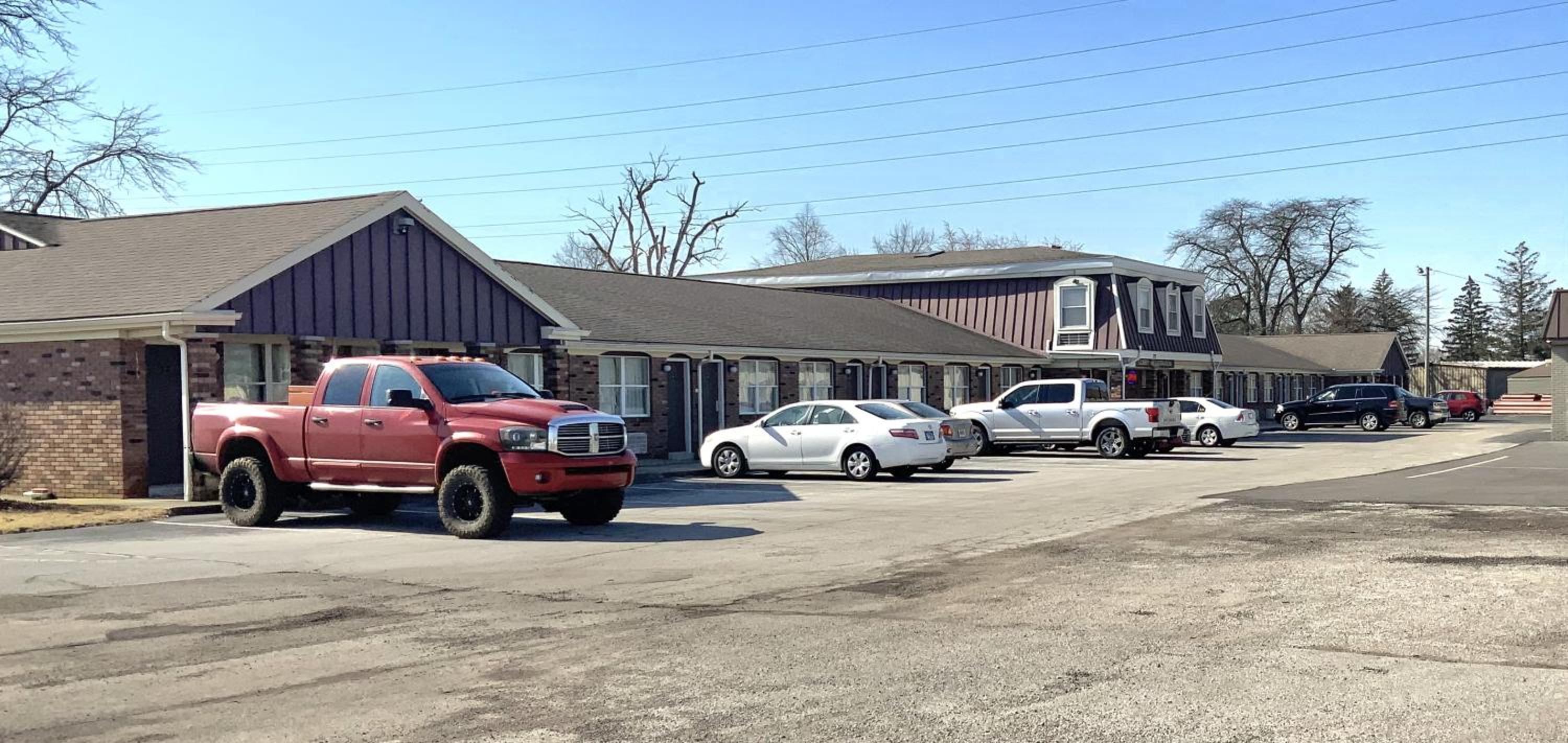 Country Club Inn &amp; Suites 45/51