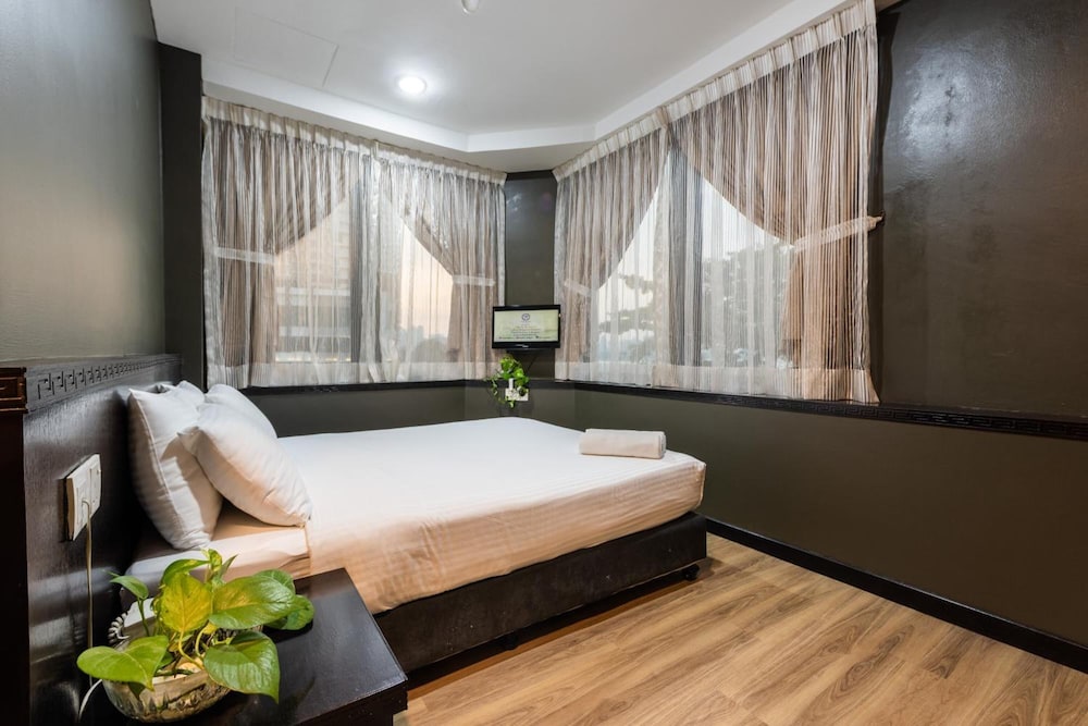 Wang's Hotel Gurney Drive 11/55