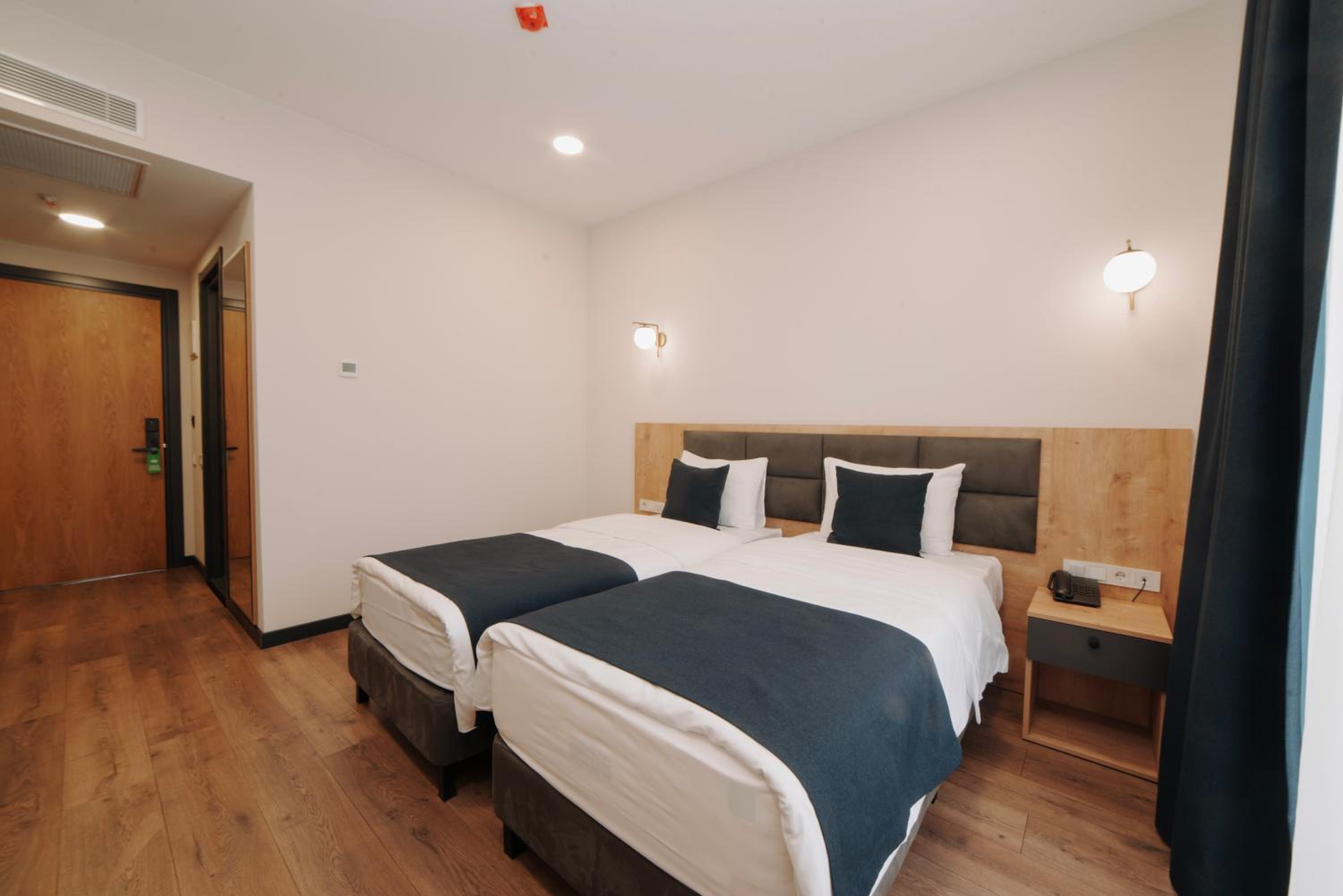 جناح جونيور، Akhaltsikhe Inn 3/6