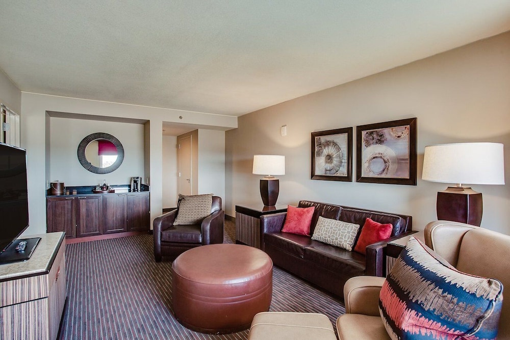 Overton Hotel And Conference Center 34/66