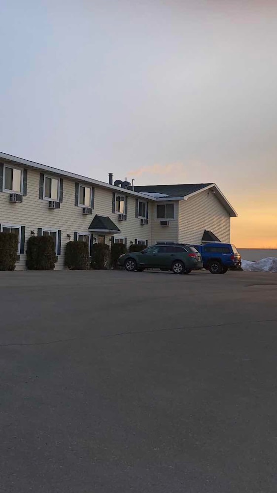Value Host Motor Inn 20/23
