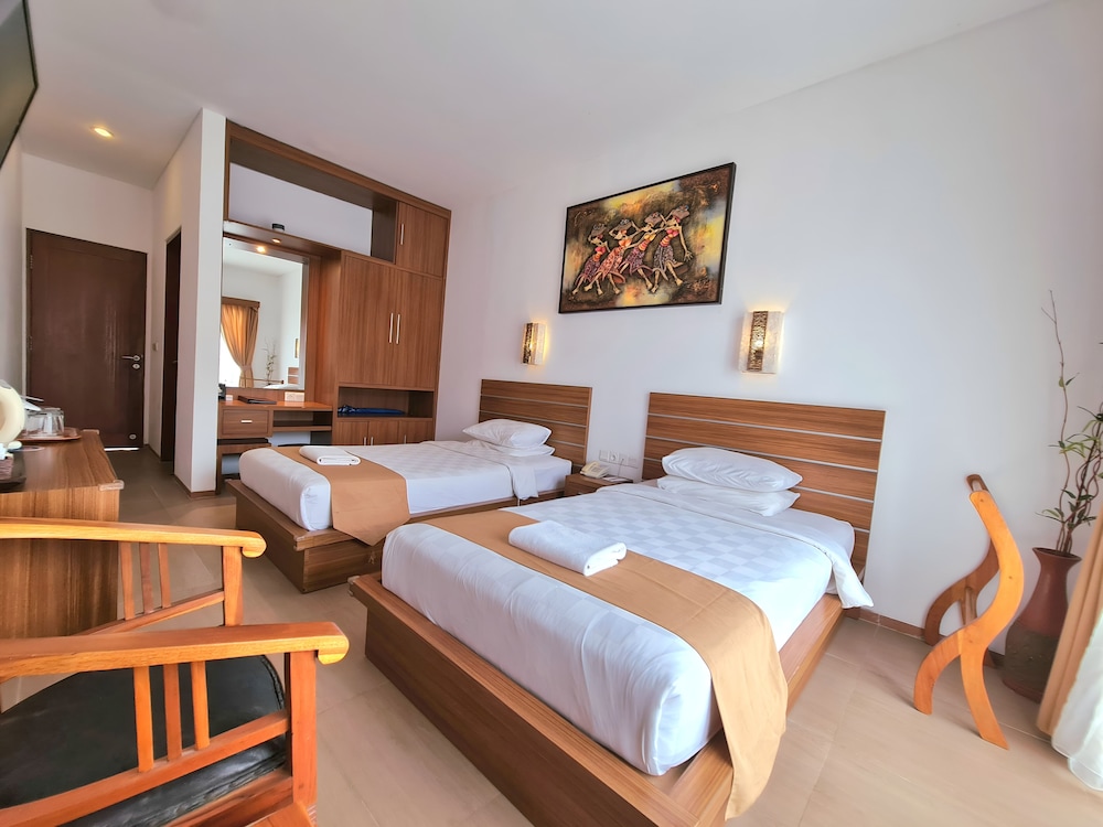 STANDARD, TWIN BEDS, CITY VIEW