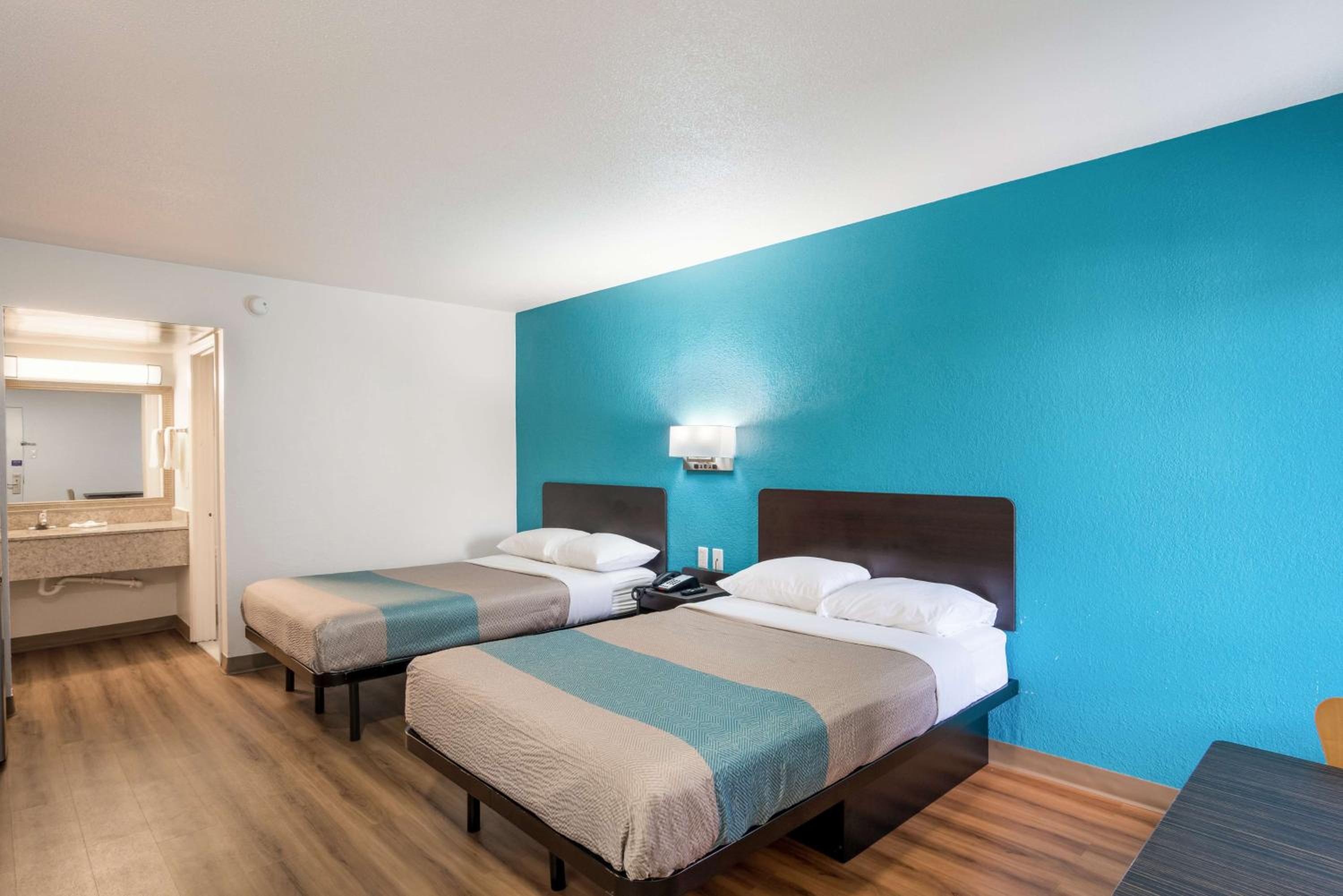 2 Full Beds - Smoking, Micfridge