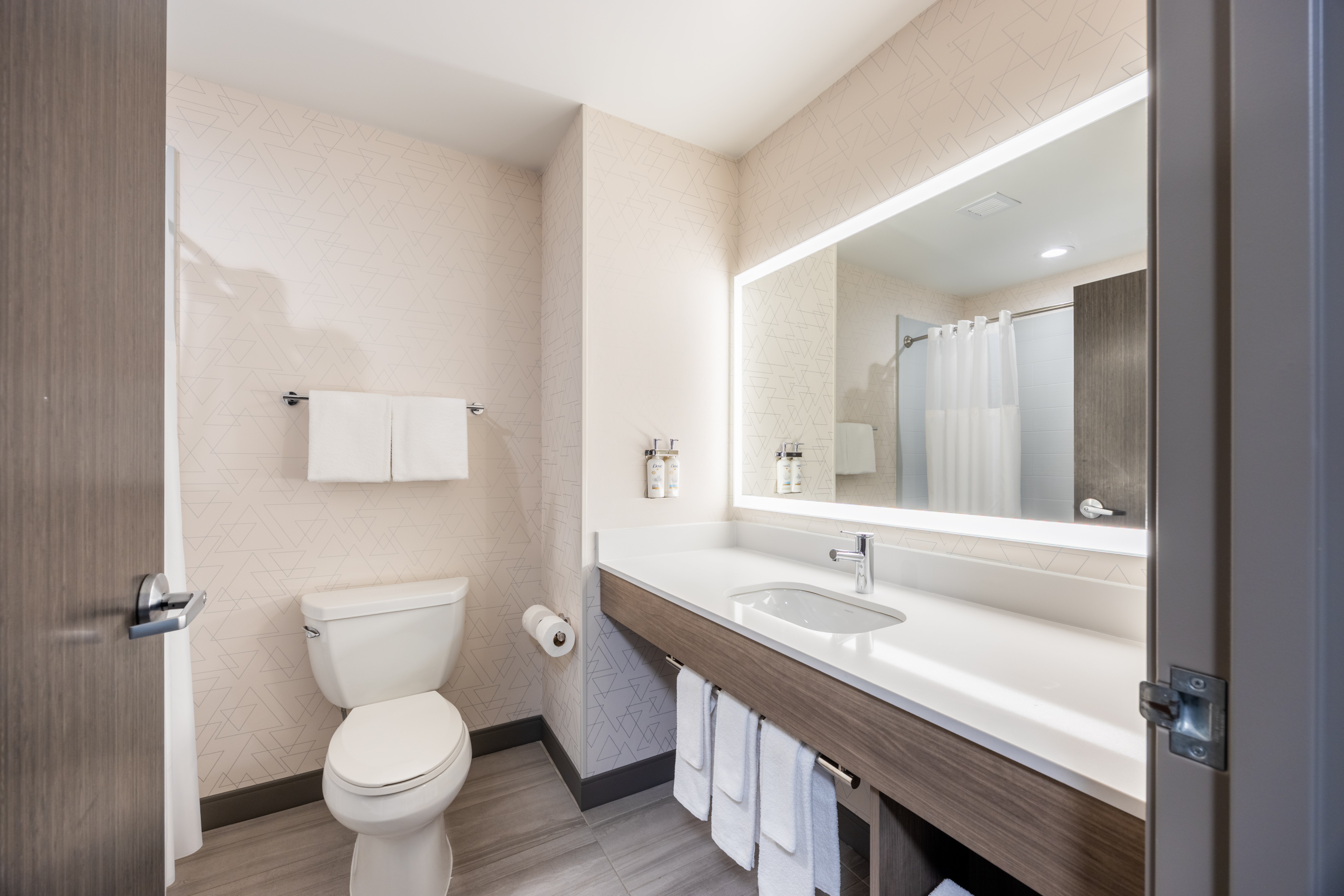 Holiday Inn Express Hotel Suites Columbus Polaris Parkway 77/77