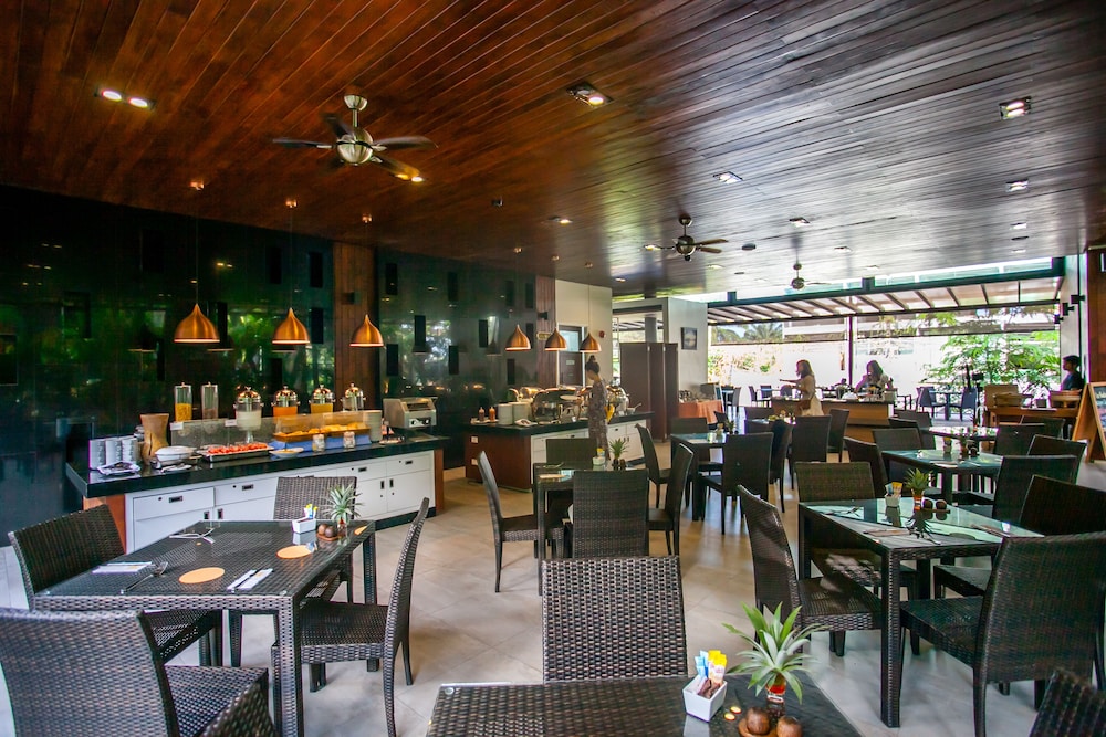HULA HULA RESORT l truly tropical and fun wellness 71/90
