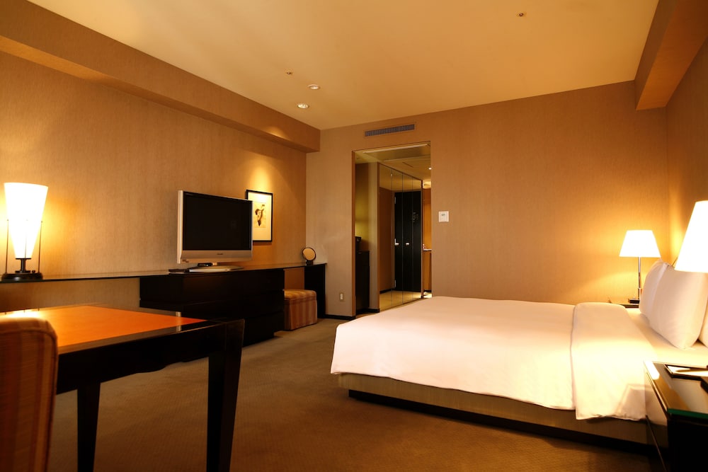 Grand Prince Hotel Osaka Bay 19/91