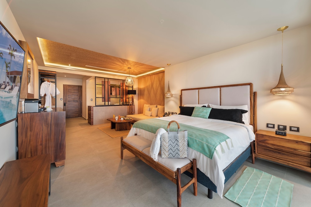 DELUXE, OCEAN VIEW