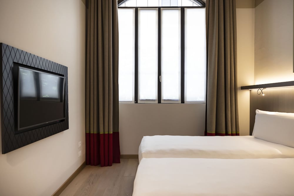 Savona 18 Suites 32/74