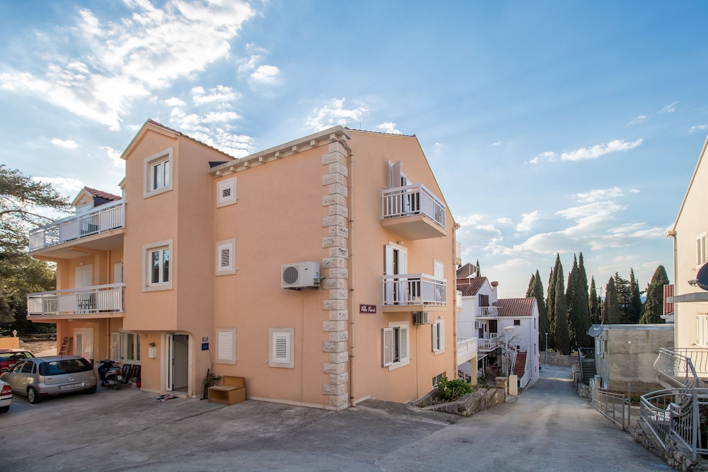 Villa Voinic 6/50