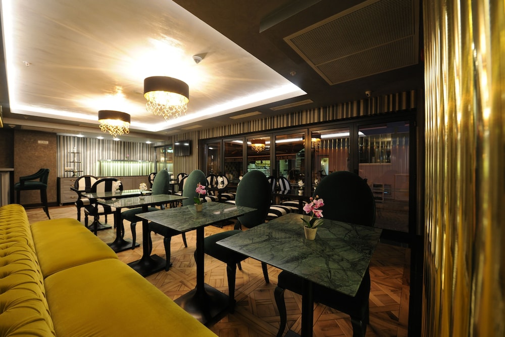 Le Petit Palace Hotel 38/50