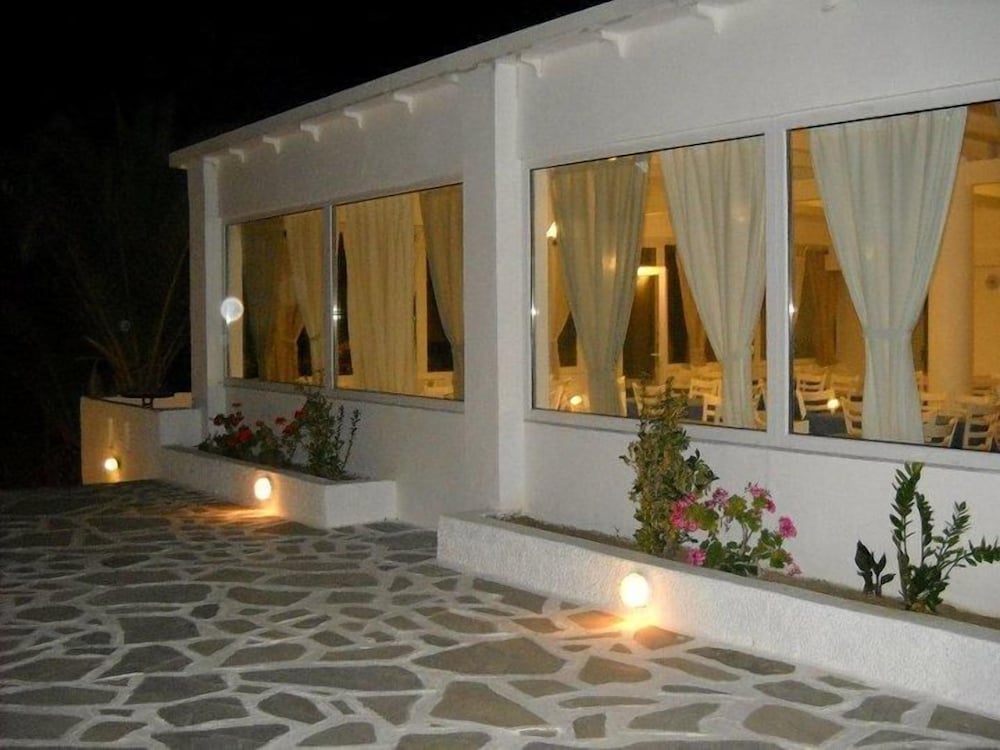 Naxos Holidays 23/64