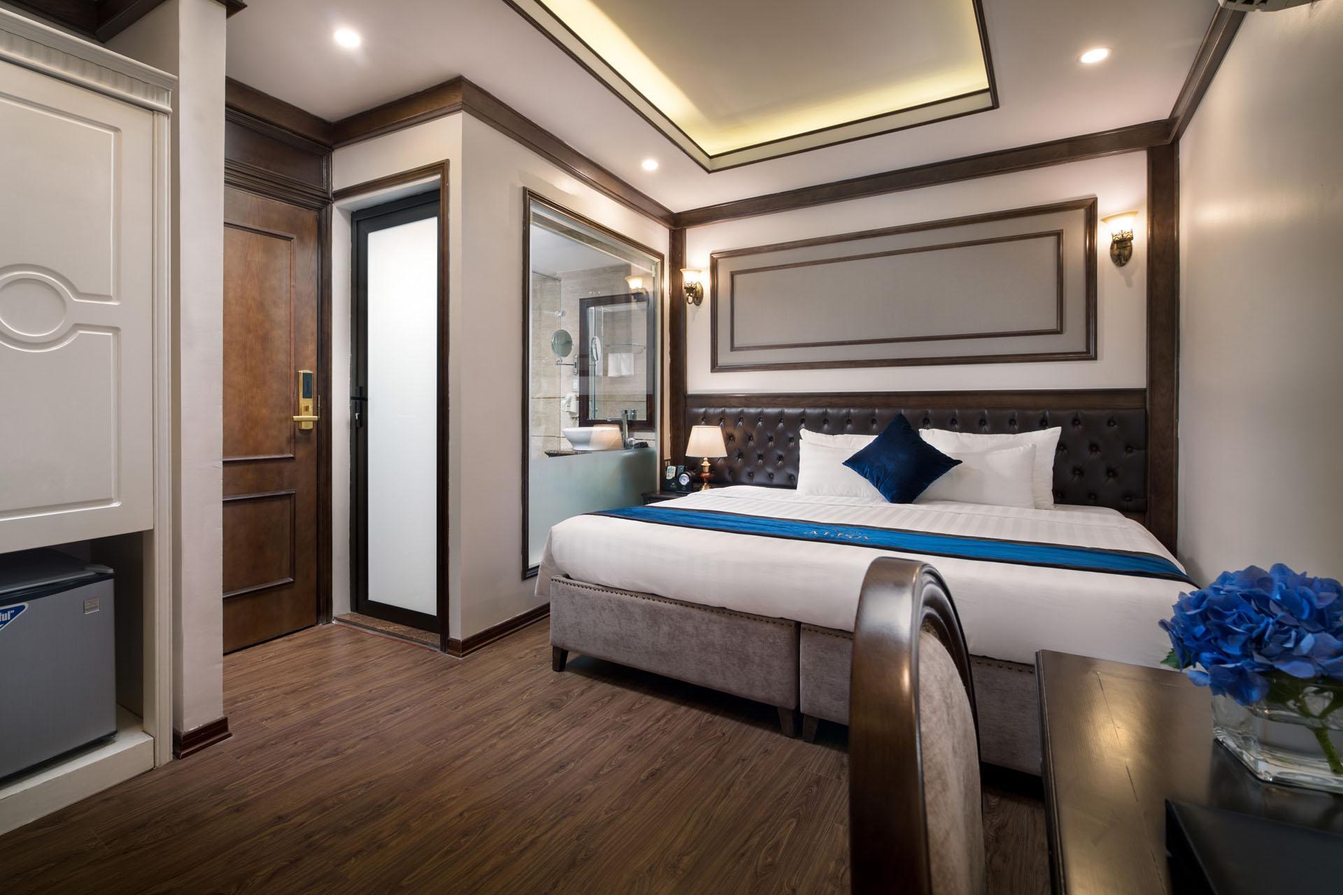 Deluxe, King Bed