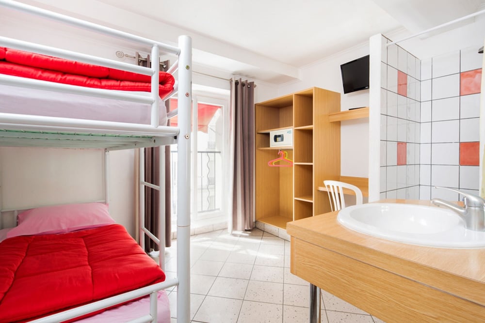 Bastille Hostel 26/47