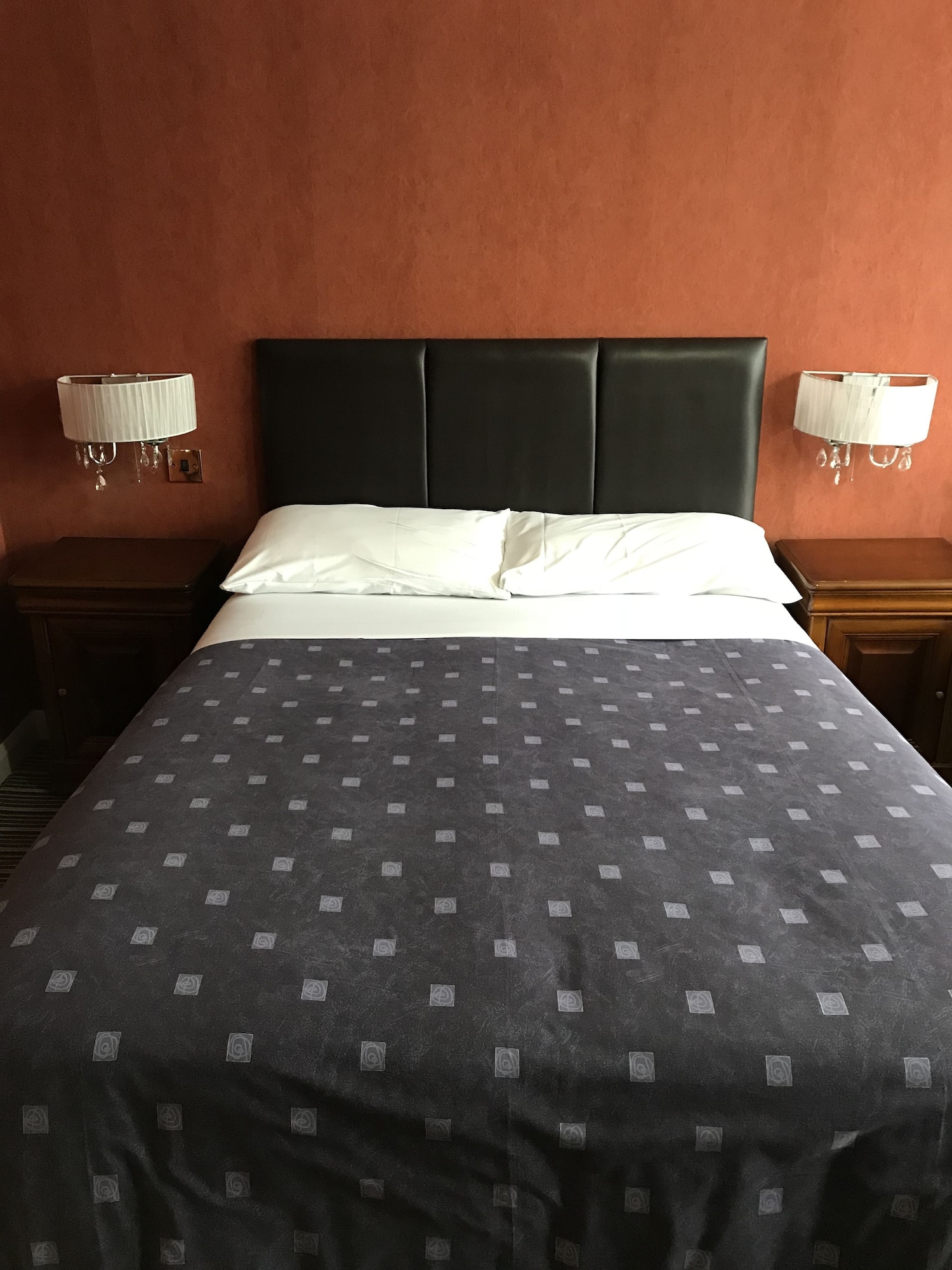 ROOM, DOUBLE BED