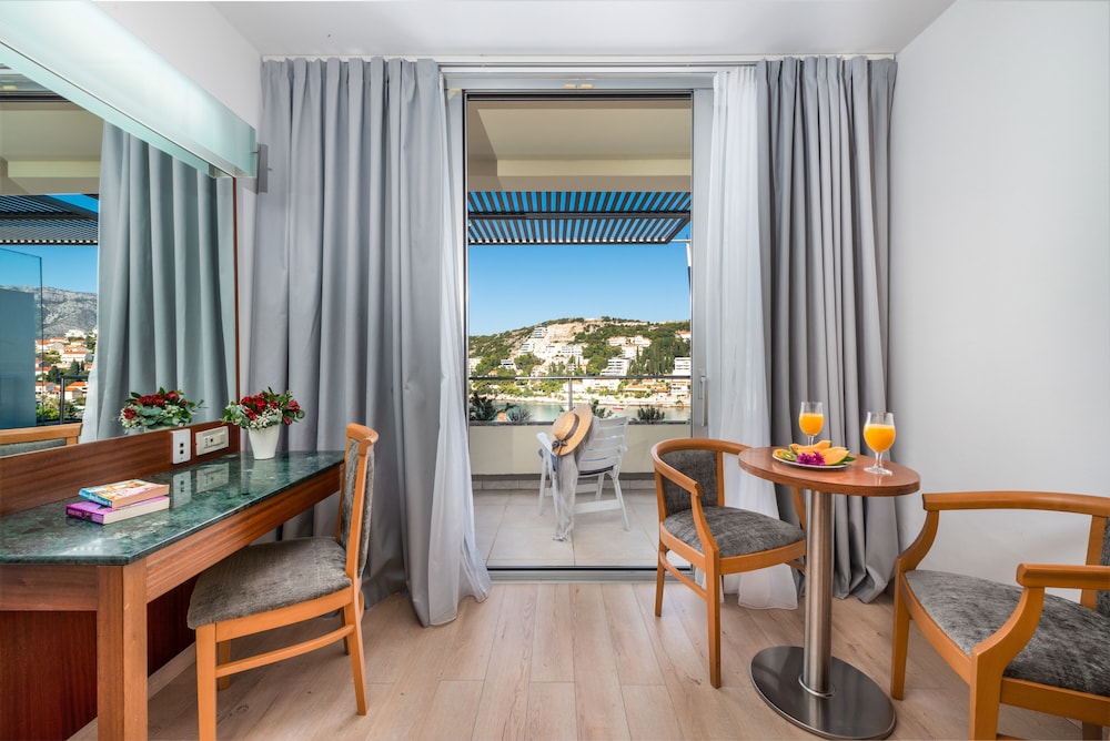 Uvala Hotel 52/72