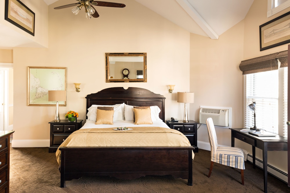 Crowne Pointe Historic Inn Spa 20/75