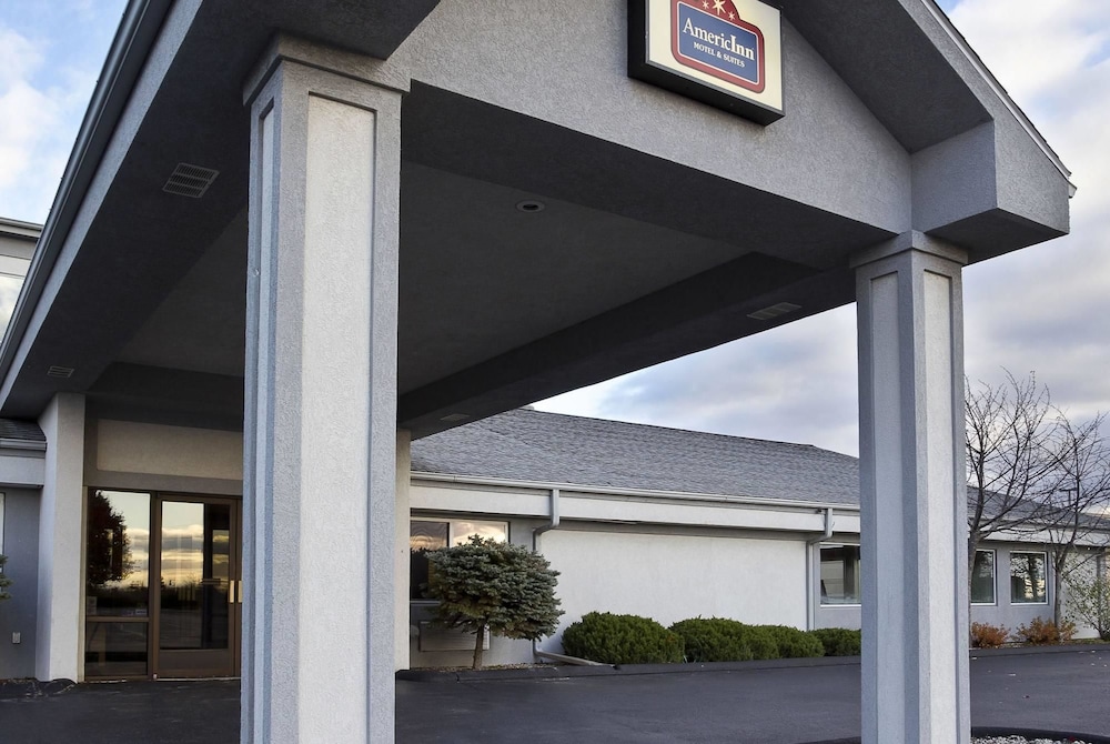 AmericInn by Wyndham Bay City 3/40