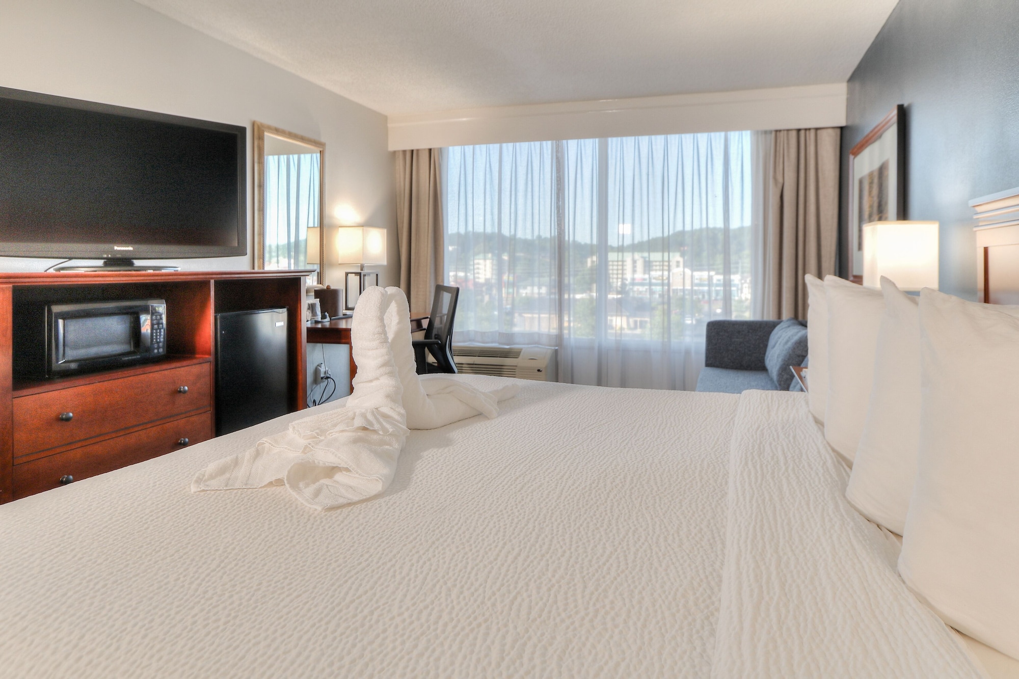 DELUXE, KING BED, SOFA