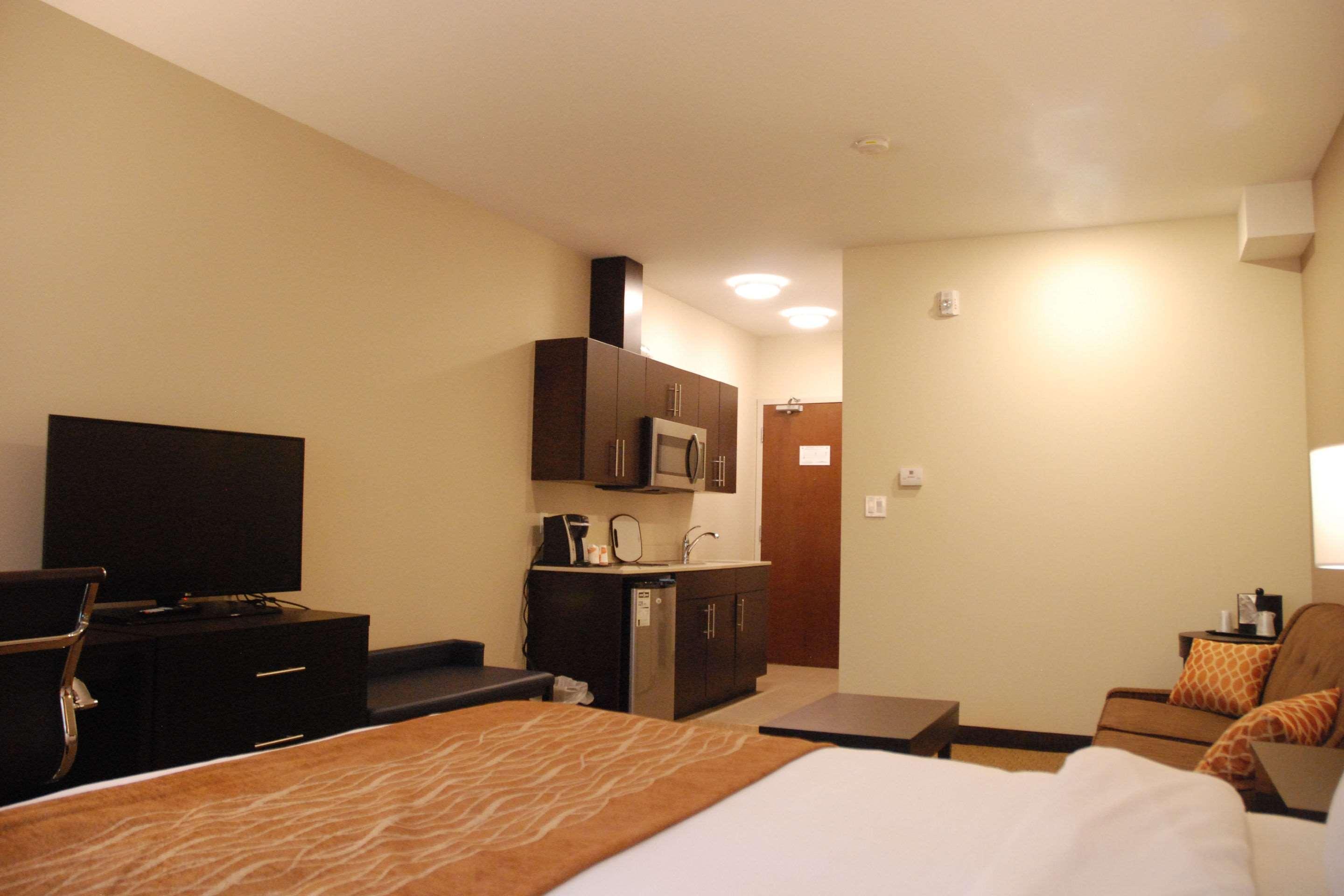 Upgrade, Efficiency, Suite, King Bed، Comfort Inn & Suites Terrace 3/5