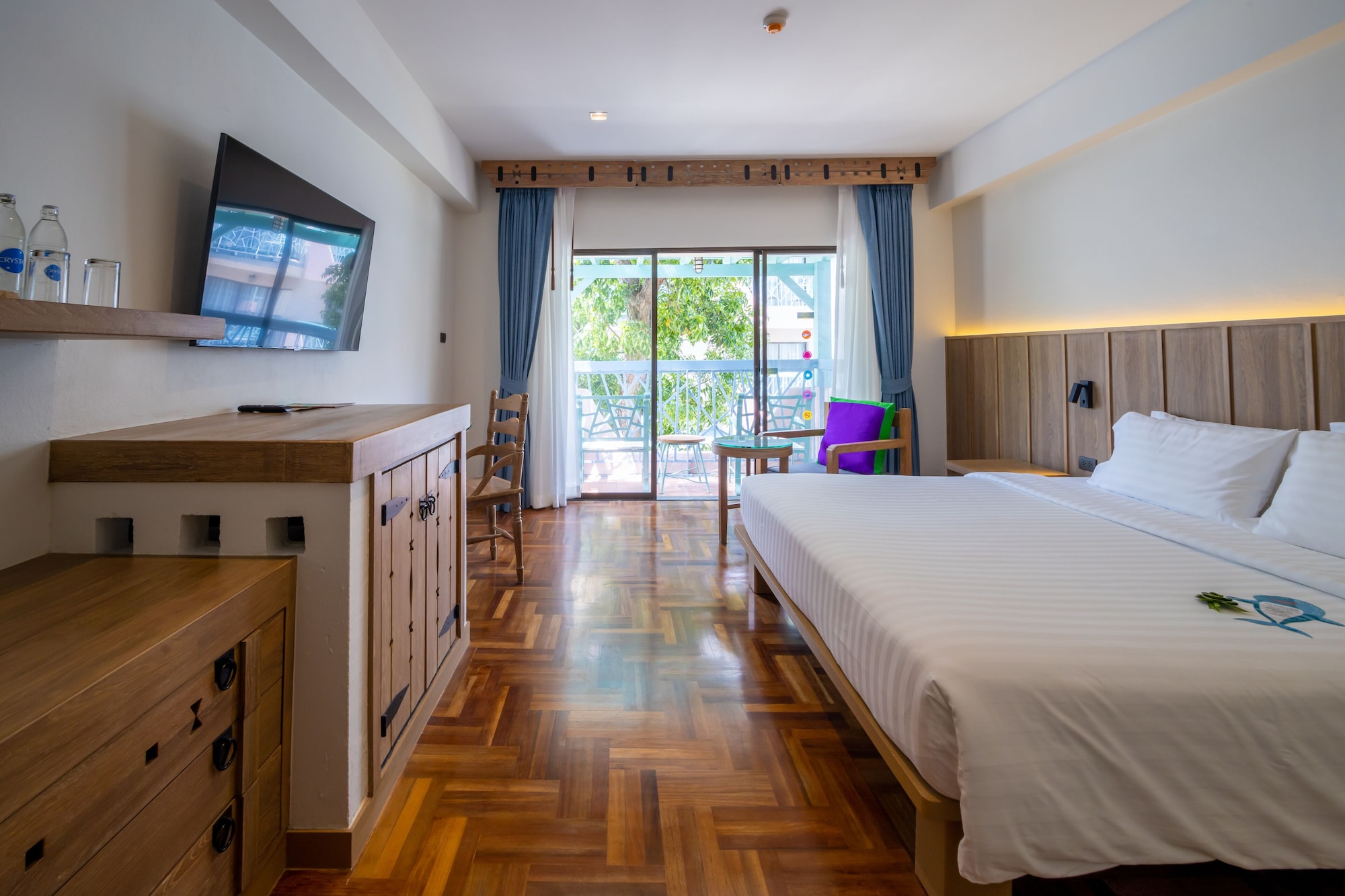 SUPERIOR, DOUBLE OR TWIN BED