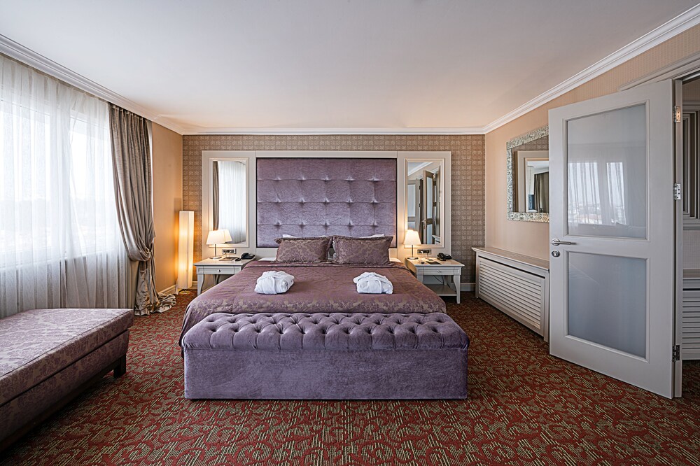 Dream Hill Business Deluxe Hotel Asia 11/26