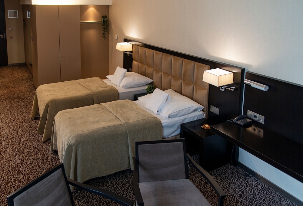 Hotel Avance 19/69
