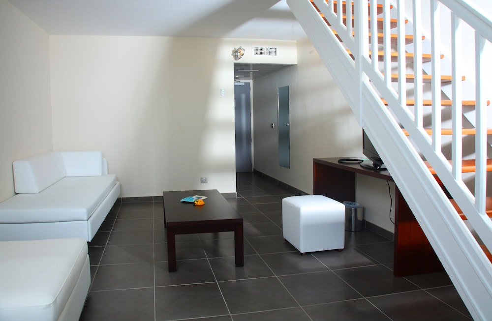 Mahogany Hotel Residence & Spa 12/67