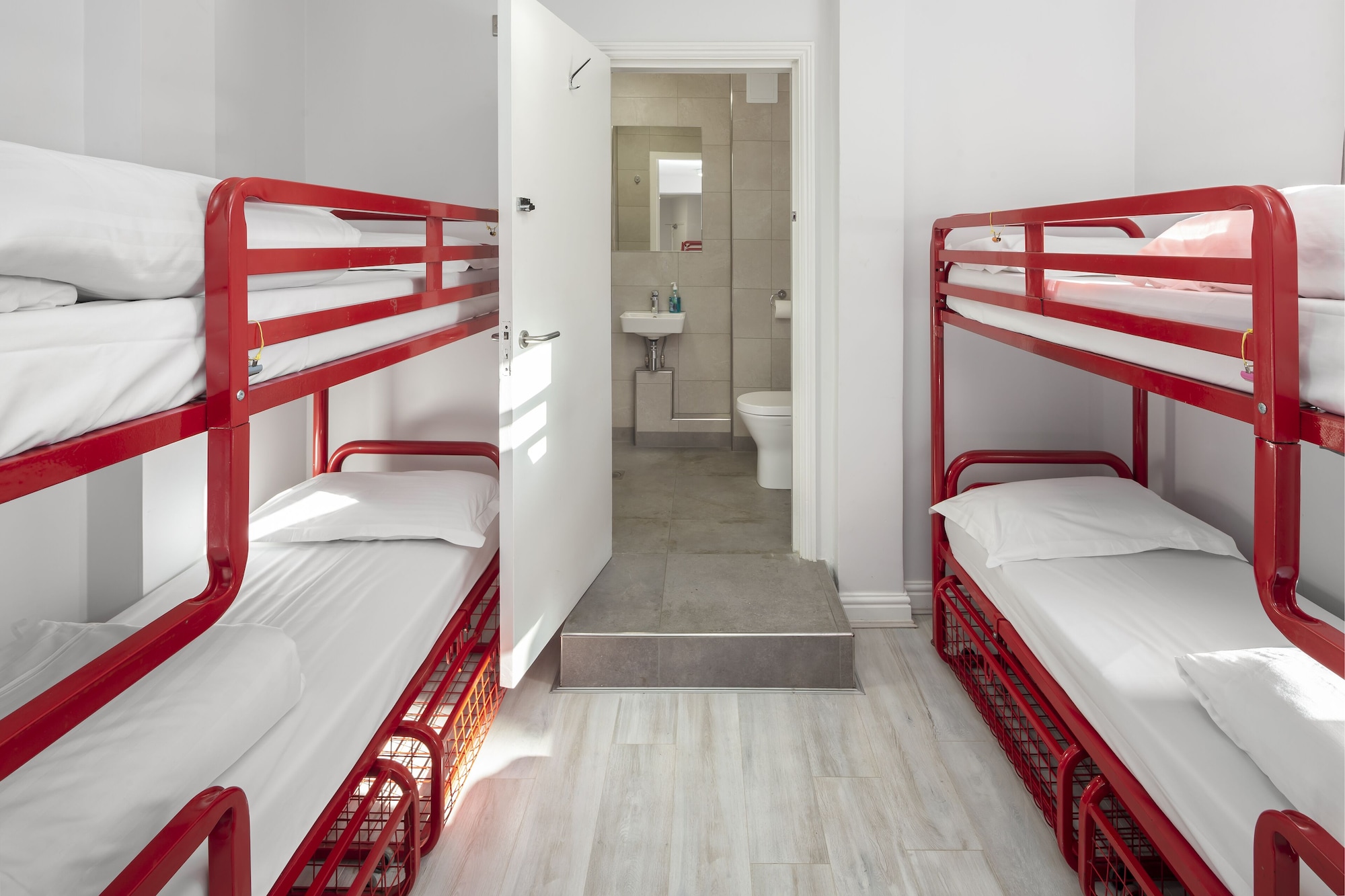 MIXED DORM, 12 BEDS