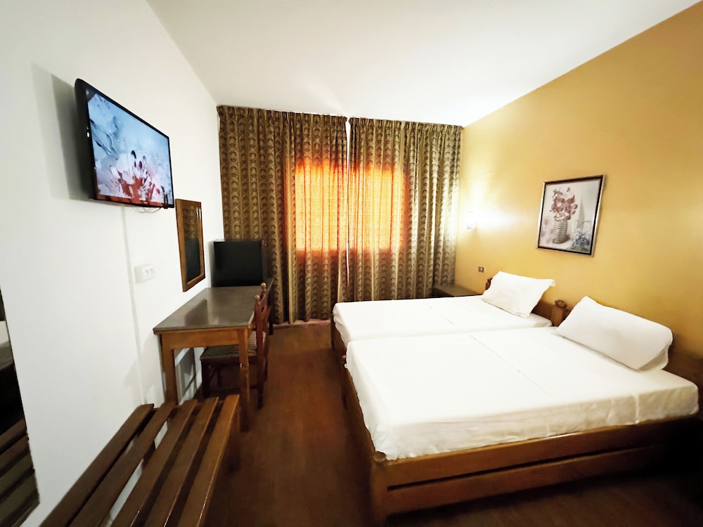 ROOM, DOUBLE BED