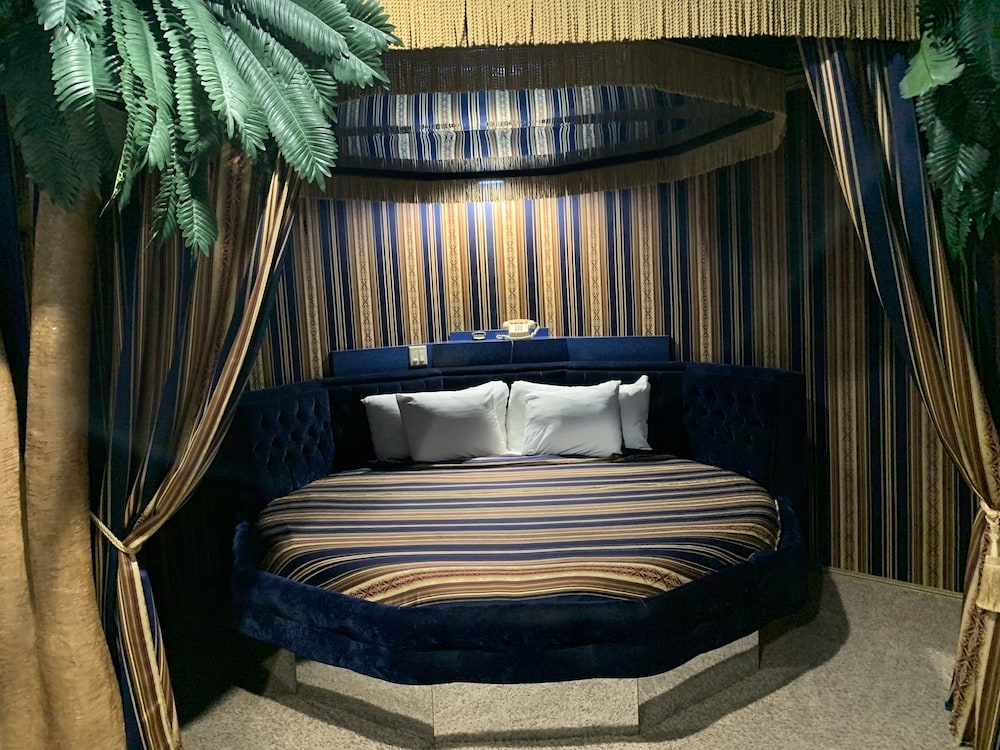Designer Inn & Suites 29/69