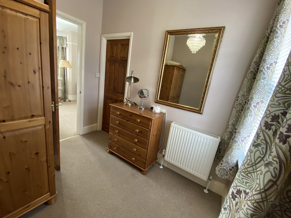 The Belmont - B&amp;B 6/49