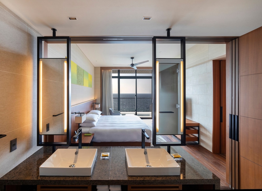 Hyatt Regency Seragaki Island Okinawa 11/72