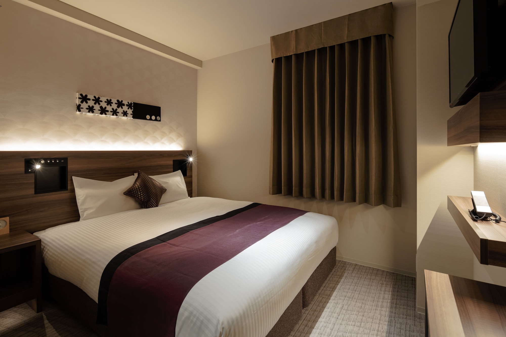 MODERATE, DOUBLE BED